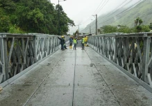 La vía Baños-Puyo se habilitó tras instalación del puente Bailey