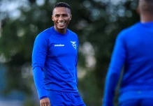 Antonio Valencia vuelve al fútbol tras una pausa de 5 meses