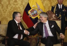 Gonzalo Rosero fue condecorado en Carondelet