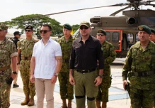Noboa entregó 2 helicópteros al Ejército 