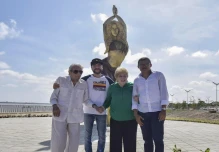 Barranquilla rinde un homenaje a Shakira con una estatua de bronce