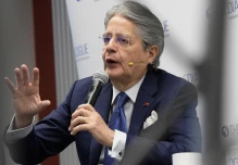 Lasso ordena ubicar a ex alto funcionario por presunta corrupción 