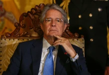Lasso emitió decretos para aliviar deudas de universitarios y empresarios