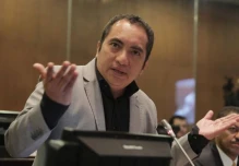 El asambleísta Yofre Poma no podrá cobrar su sueldo
