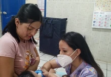 Niños de Zamora reciben controles médicos preventivos