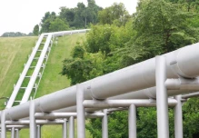Informe prevé leve crecimiento del sector petrolero intermedio en Ecuador 