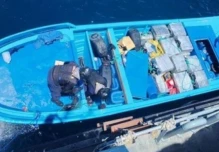 La Armada interceptó 'narcolancha' con 1,8 toneladas de cocaína cerca de Galápagos 