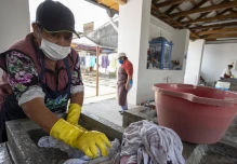 Estudio revela un duro golpe al empleo femenino por la pandemia en Ecuador