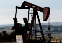 Precio del petróleo cae y riesgo país llega casi a 4.000 puntos