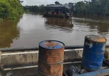 Ejército de Colombia destruye dragas de minería ilegal en Putumayo y Amazonas
