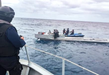 3 colombianos fueron detenidos en un semisumergible frente a Esmeraldas
