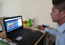 Víctor Machoa, un traductor amazónico que rescata el kichwa, en Aguarico