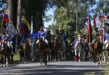 Una cabalgata recuerda en Ecuador a la libertaria Batalla del Pichincha de 1822
