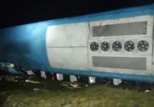 Al menos 11 fallecidos al precipitarse un autobús a un abismo en Chimborazo