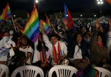 Conciertos, caravanas y comida cerraron campañas