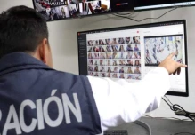 Ecuador instaló su primer cuartel policial móvil en la frontera con Colombia