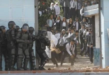 Heridos y retenidos en protesta estudiantil