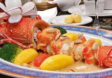 La gastronomía de Galápagos se distingue por la langosta y el pez brujo