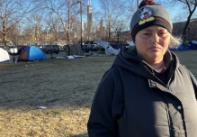Chicago afronta una crisis humanitaria por llegada de miles de migrantes