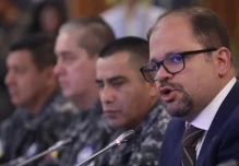 Operativo en siete provincias busca desarticular red de presunto tráfico internacional de armas