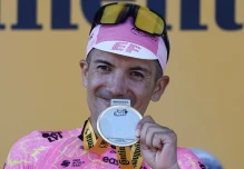 "Súper Carapaz" hace historia en Superdévoluy