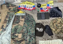 En Joya de los Sachas se encontraron uniformes e insignias de las FARC
