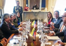 Lasso impulsa la ley IDEA en Washington
