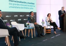 Expertos defienden en Ecuador que las universidades pasen a ser "glocales" 