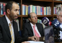 Sin subir el IVA y sin quitar los subsidios, la dolarización corre peligro