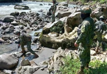 Un soldado fue hallado muerto y otro está desaparecido en la frontera con Colombia