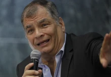 Rafael Correa es denunciado por traición a la patria