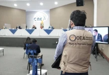 A falta del 0,49 % de escrutinio, Guillermo Lasso tiene ligera ventaja