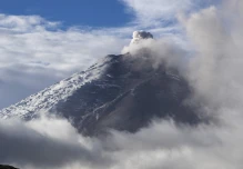 Cotopaxi emanó columna de 800 metros con ceniza