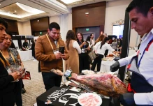 España exhibe en Quito sus mejores vinos, embutidos y aceites