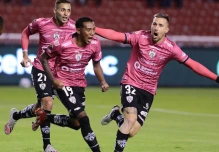 Independiente y Emelec vencieron a Liga y a Barcelona