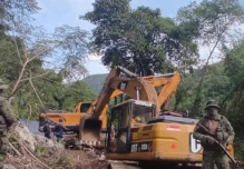 Noboa propone zonas de seguridad contra la minería ilegal