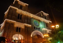 La Navidad se encendió en el Centro Histórico de Cuenca