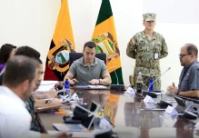 Gobierno dispone salida de altos oficiales y reconfigura el mando militar