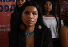 Nina Gualinga denuncia constantes dilaciones en juicio por violencia