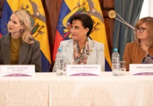 Ecuador amplía su oferta académica a más de 6.000 becas