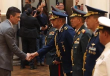 Rodrigo Paz cambió el alto mando militar de Bolivia