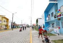 247 familias de Lago Agrio recibieron viviendas