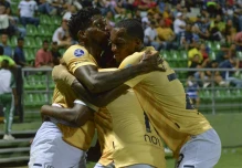 U. Católica ganó en Colombia y es puntero en la Sudamericana