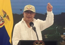Petro suspende reunión de gabinete con Ecuador 