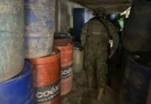 2 viviendas abandonadas con precursores químicos fueron localizadas en Sucumbíos