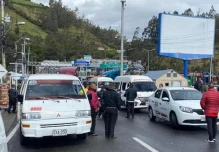 Transportistas bloquean frontera entre Colombia y Ecuador