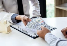 Los nuevos créditos de los bancos privados caen un 5 % al tercer trimestre