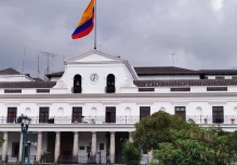 Riesgo país de Ecuador cae a 386 puntos y alcanza su nivel más bajo desde 2014