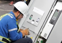Noboa advierte con desconectar a industrias que incumplan la autogeneración eléctrica