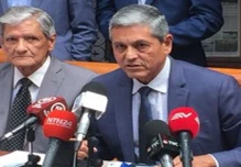 Interamerican Institute for Democracy entrega informe que concluye que juicio y prisión a Galo Lara son el resultado de persecución política
  
 
Publicado el: 7/26/2018
Interamerican Institute for Democracy entrega informe que concluye que juicio y prisión a Galo Lara son el resultado de persecución política